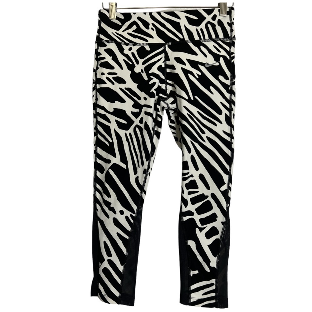 NWOT Nike Dri Fit Black/White Crop Leggings Small